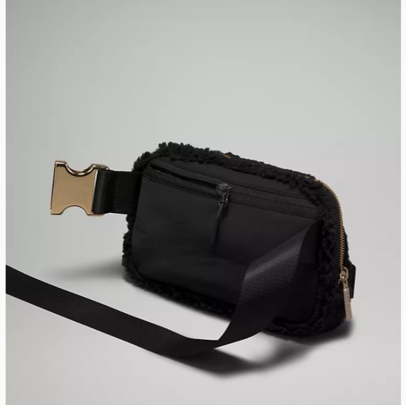lululemon Everywhere Fleece Belt Bag 1L Fleece in Black/Gold - Picture 3 of 6